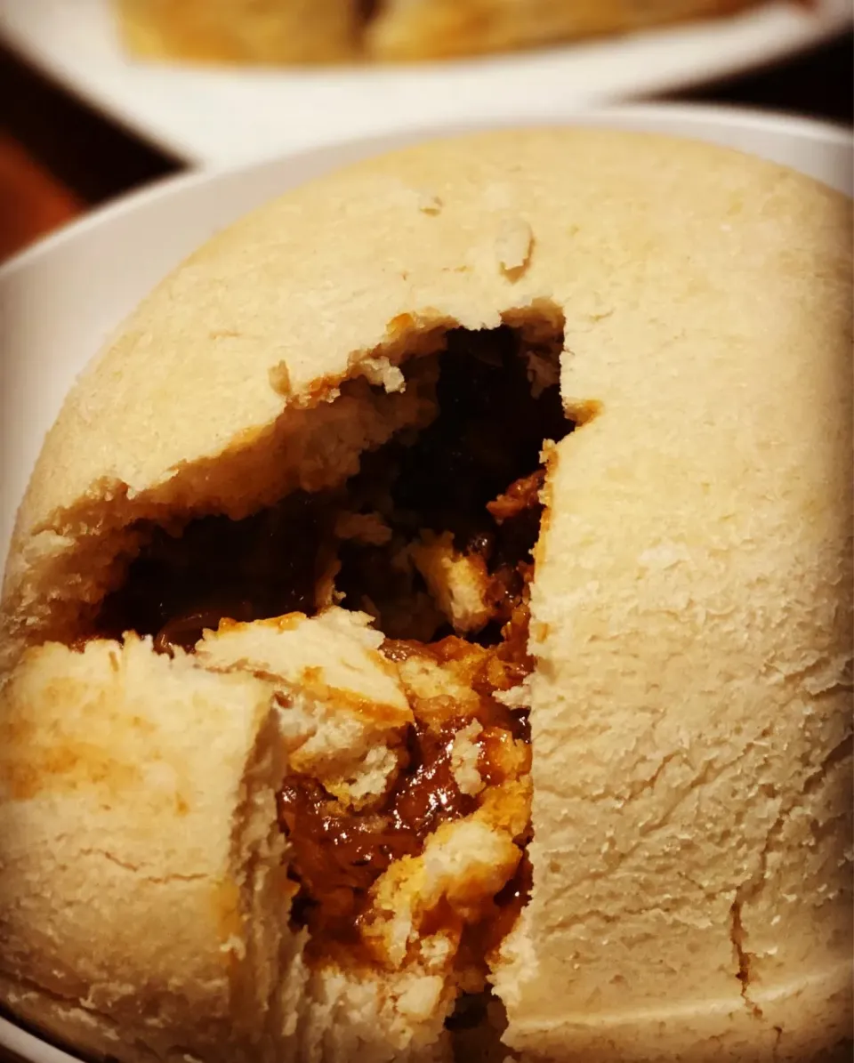 Dinner ! Dinner ! 
Beef & Onion Steamed Pudding Flavored with Guinness ! Baked  Beef & Guinness Pie  mash Potatoes Green Peas , Gravy 
#steamedpudding 
#savoury|Emanuel Hayashiさん