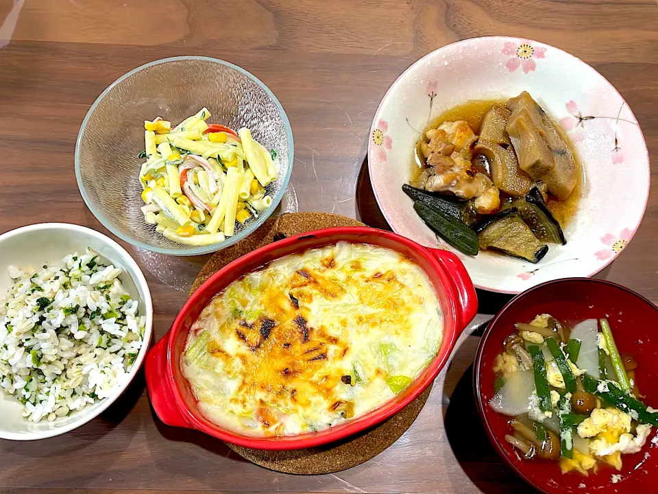 Snapdishの料理写真:菜飯ごはん　長ねぎと白菜のグラタン　なめこと大根の中華スープ　鶏肉と野菜と車麩煮浸し　マカロニサラダ|おさむん17さん