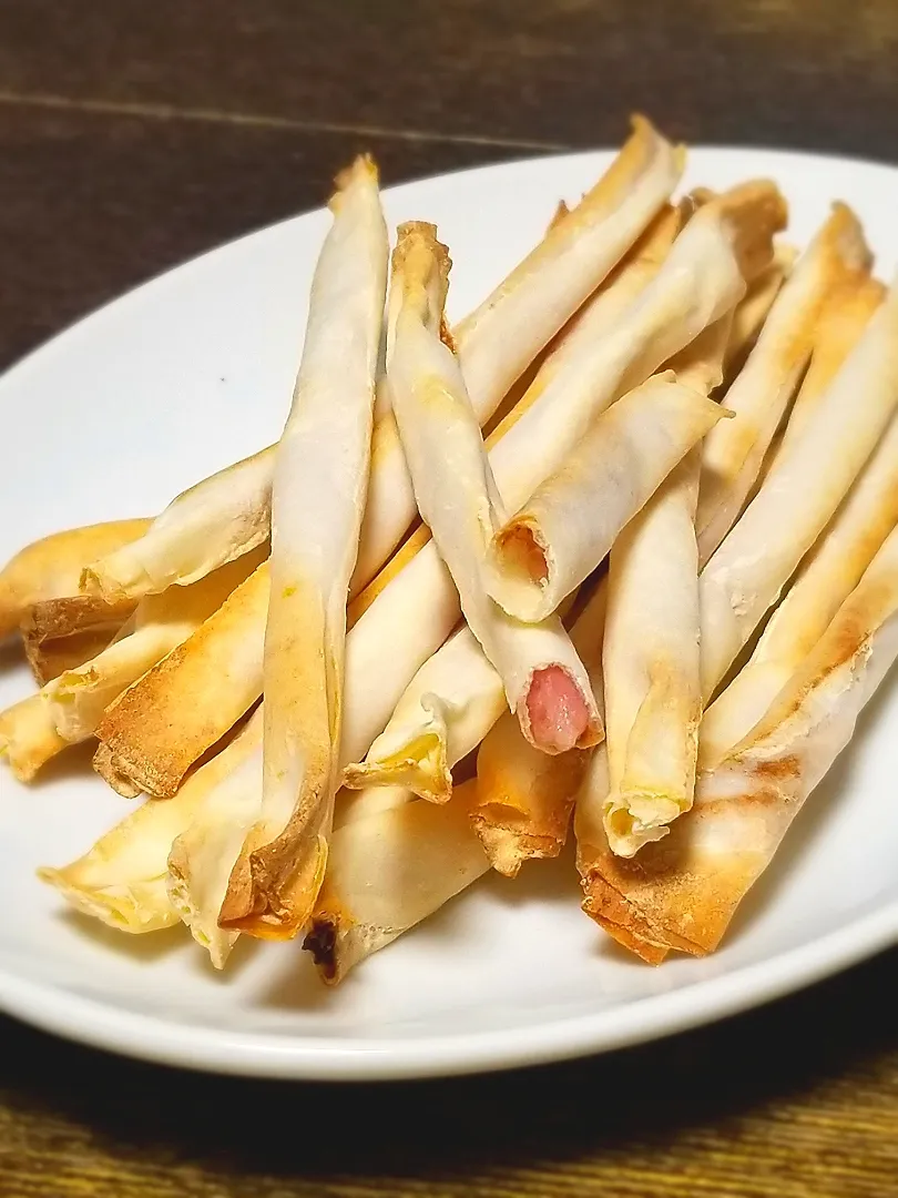 Snapdishの料理写真:生ハムスティック焼き春巻き|ぱんだのままんさん