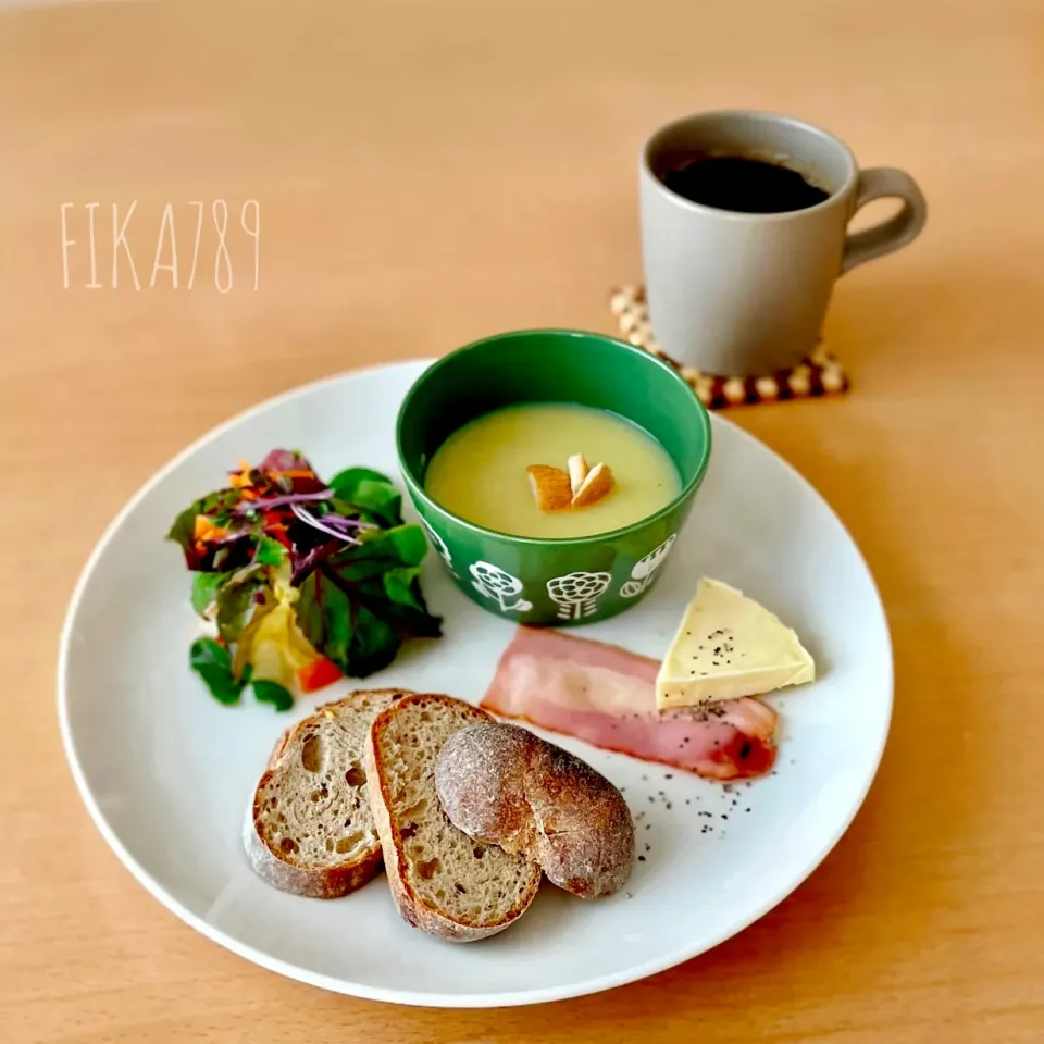 フラウクラムの カンパーニュで 朝ごはん|FIKA789さん