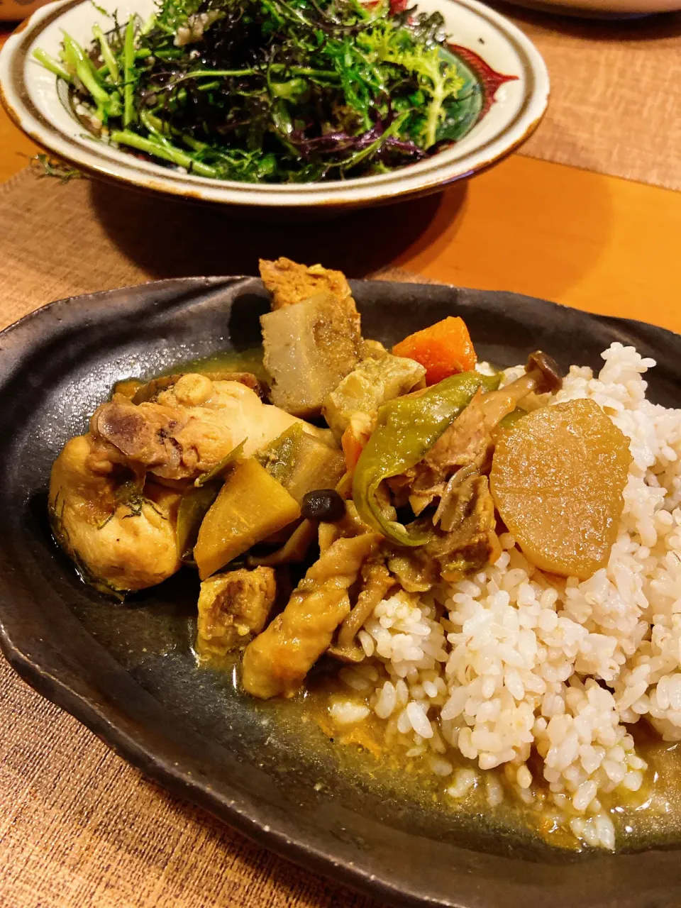 本日の夕飯　根菜のカレースープと玉ねぎ麹と海苔のサラダ|Kayotabemonoさん