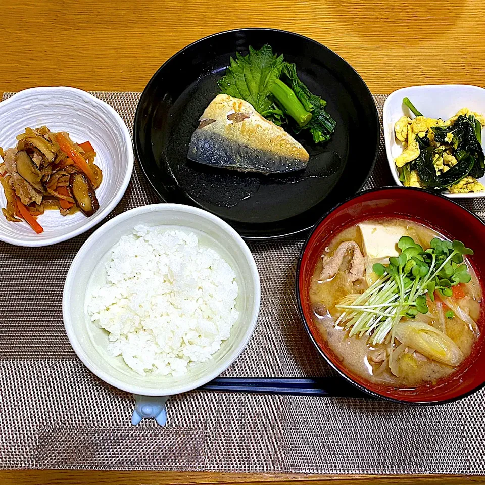 サバの味噌煮、豚汁定食|akofoodieさん