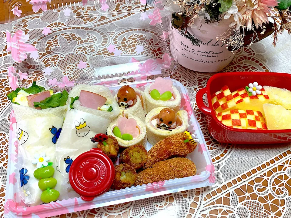 2022.3.10は春のサンドイッチ弁当🌸|makoさん