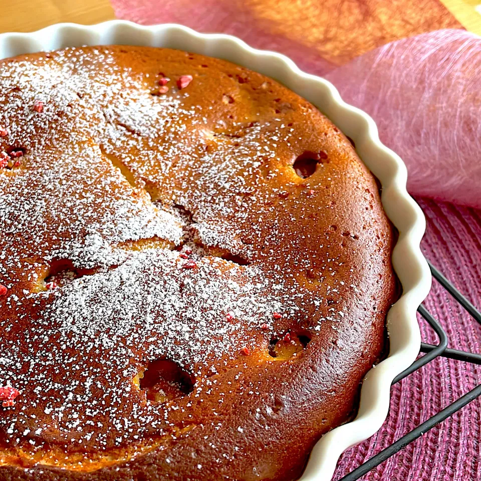 いちごシロップを作った時の　　　　　　　　いちご入りのいちごケーキ🍓|mokoさん