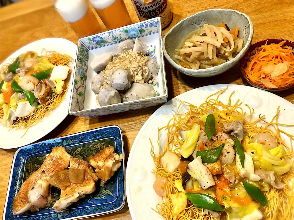 餡掛け焼きそば　里芋の鶏そぼろ餡掛け　赤魚の煮付け　切干大根煮|じゅんさんさん