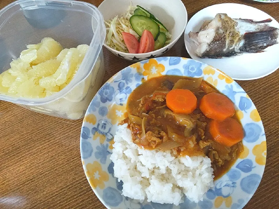 トマトカレー
サラダ
グレの塩焼き
文旦|尚さん