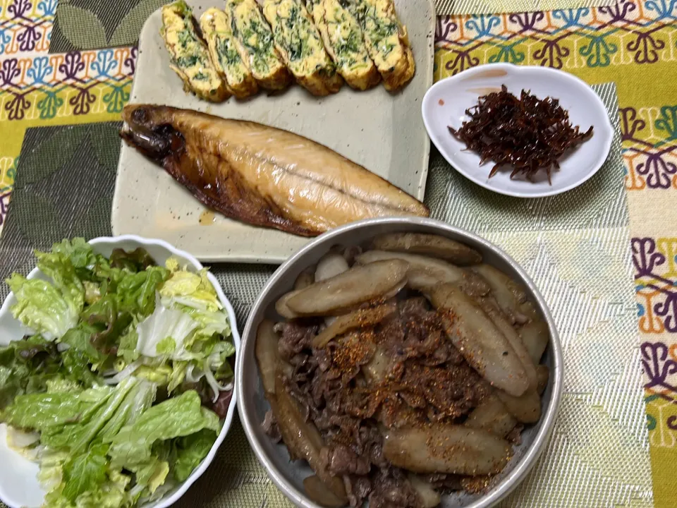 牛肉とごぼうのしぐれ煮、鯖焼き、みつばいり卵焼き、グリーンサラダ、いかなごくぎ煮|peanutsさん