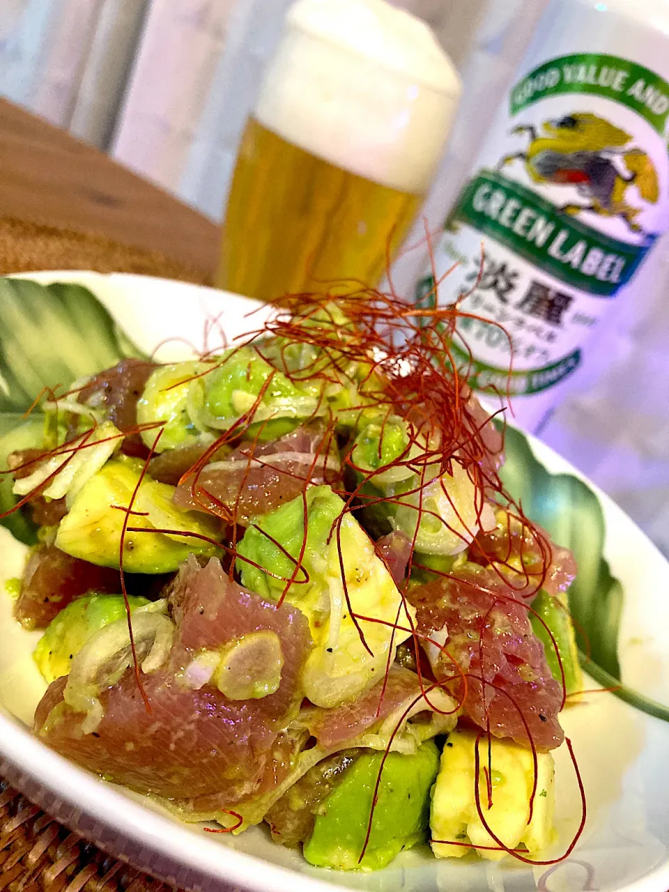 鰹とアボカドの美味しいやつ😋🐟🥑🍻✨|アイさん