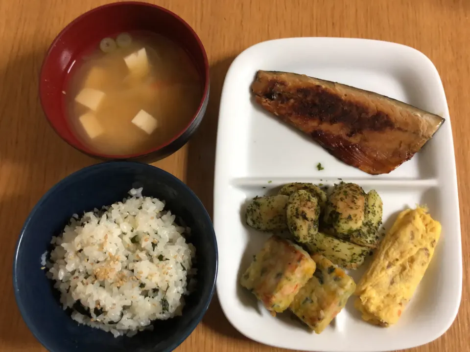 鯖の塩焼き&わかめご飯|ここなりさん