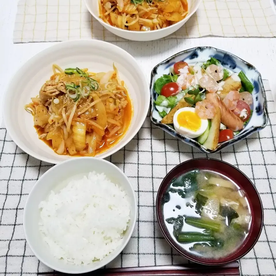 豚キムチ
えびとポテトのサラダ
小松菜の味噌汁|ひぃちゃんさん