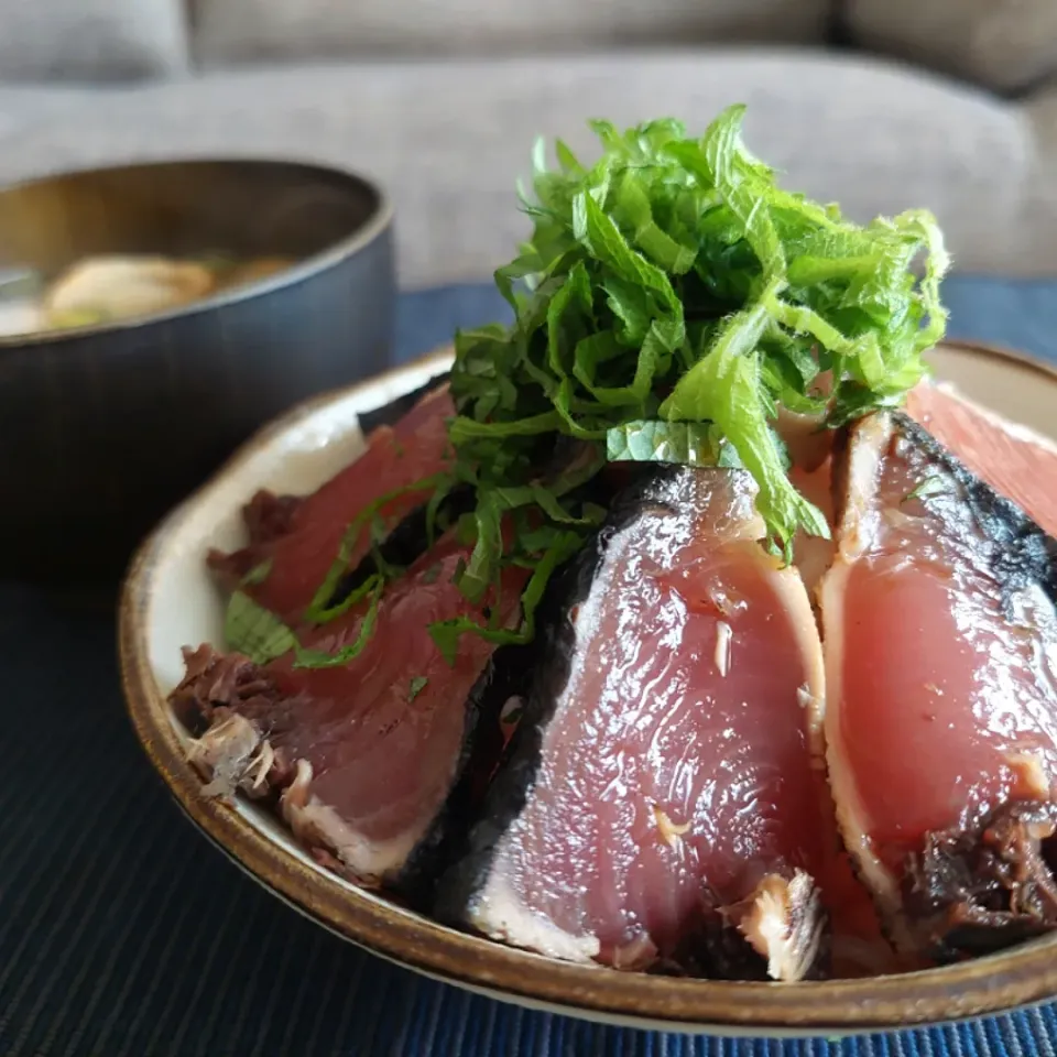 鰹でどんぶり
葱無かったので青じそ|しあるさん