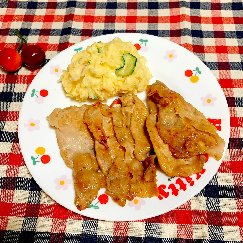 Snapdishの料理写真:豚のしょうが焼き|さくらんぼさん