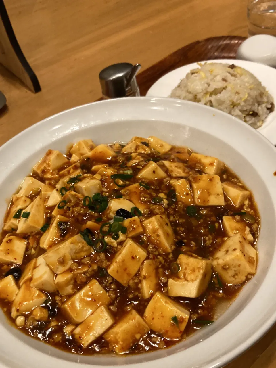 汁なし麻婆豆腐麺 半チャーハン|rockiさん