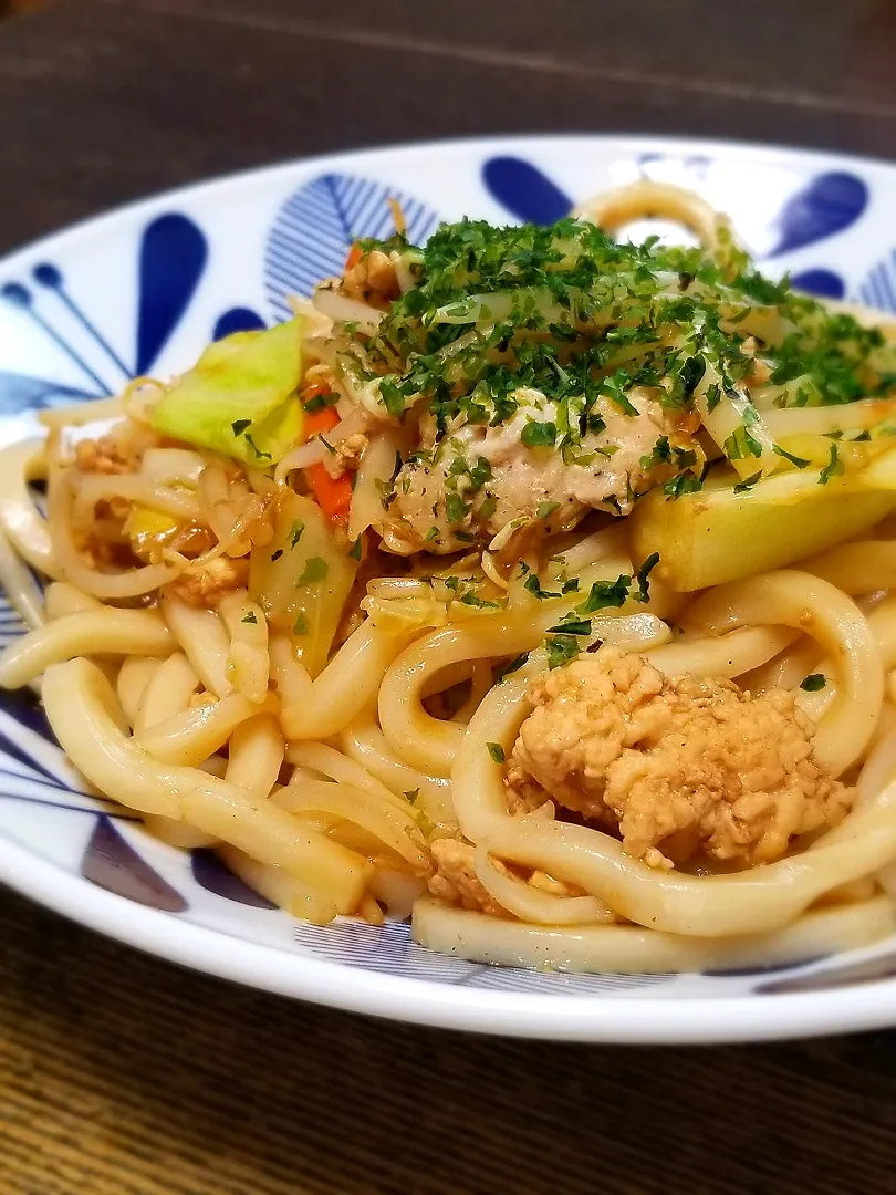 Snapdishの料理写真:パパ作👨ソース味な焼きうどん|ぱんだのままんさん