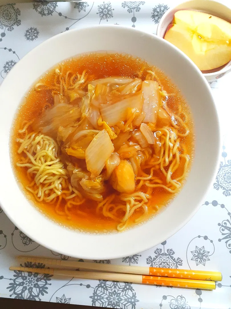 ☆昼ごはん☆とろとろ白菜餡掛けラーメン、りんご|ｼｮｺﾗさん