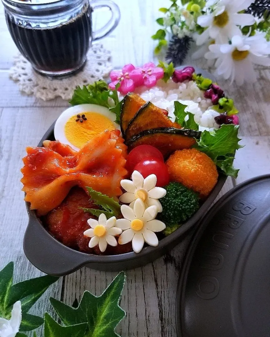 Snapdishの料理写真:チーズハンバーグ弁当|sugar beansさん