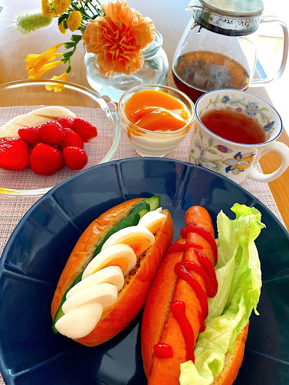 Snapdishの料理写真:ホットドッグでモーニング|Mikaさん