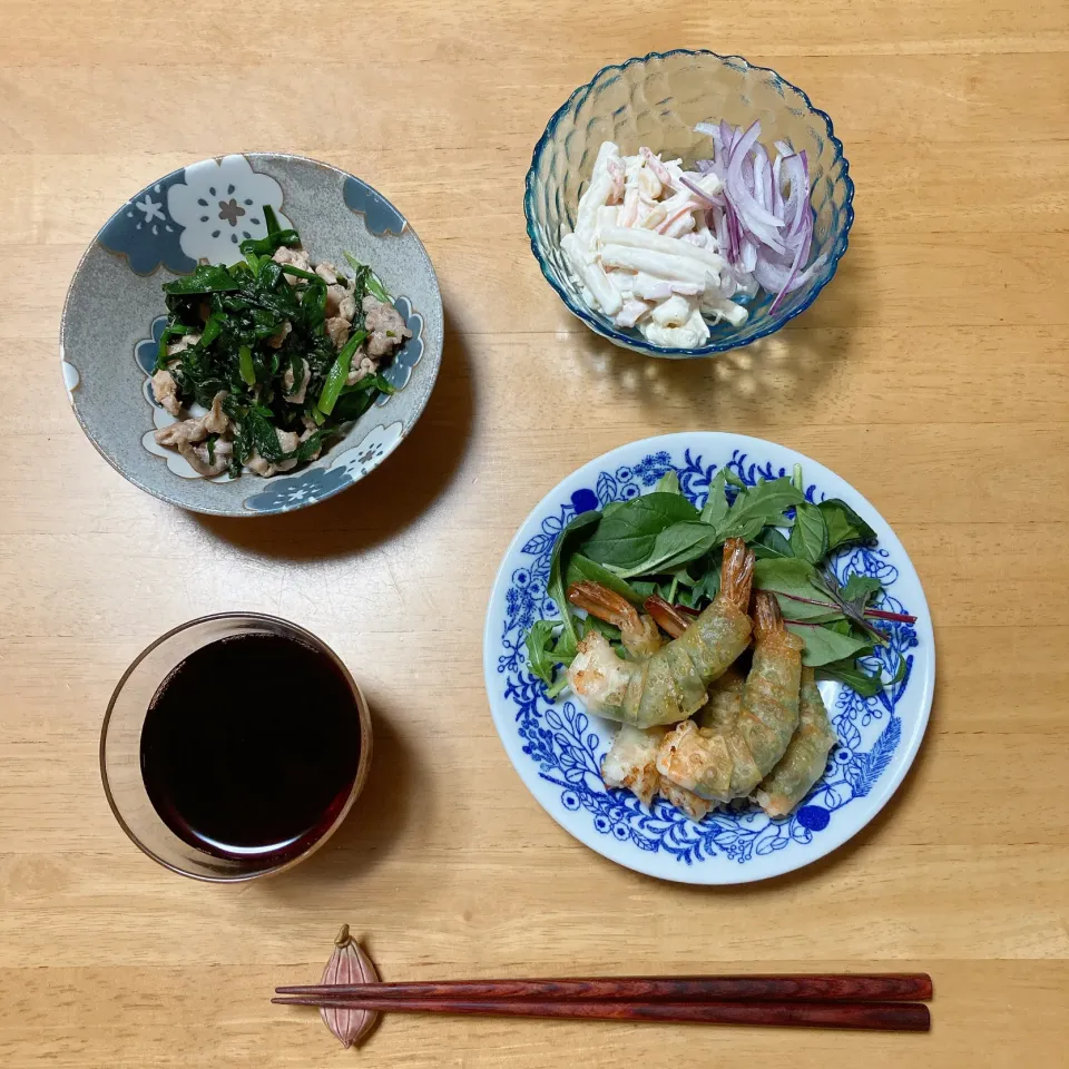 海老の揚げ春巻きと鶏肉とニラの　　　味噌炒め|ちゃみこさん