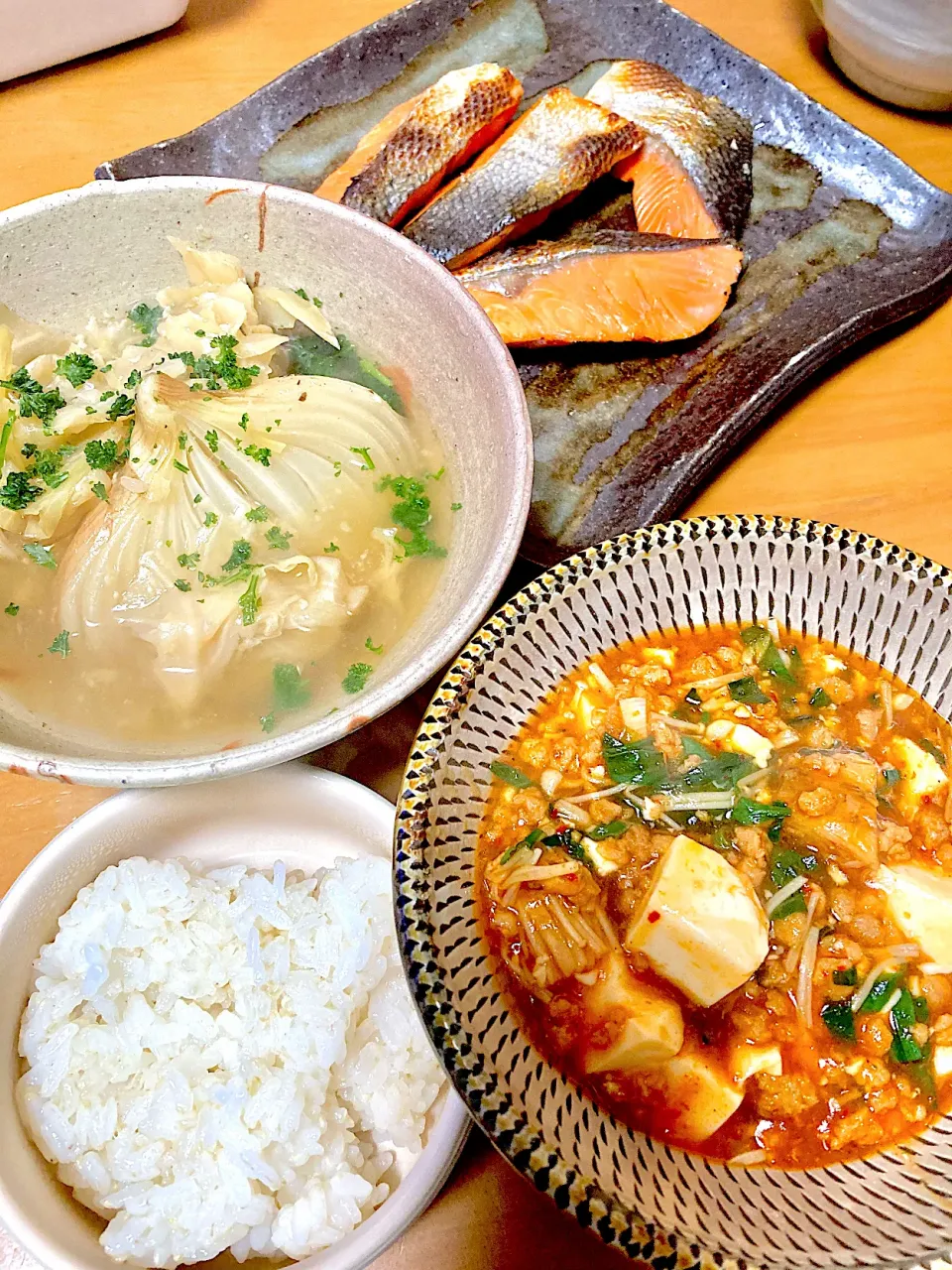 大豆ミートで四川麻辣麻婆豆腐💕玉ねぎのスープ💕焼き鮭💕五分づき米ご飯🍚😋|さくたえさん