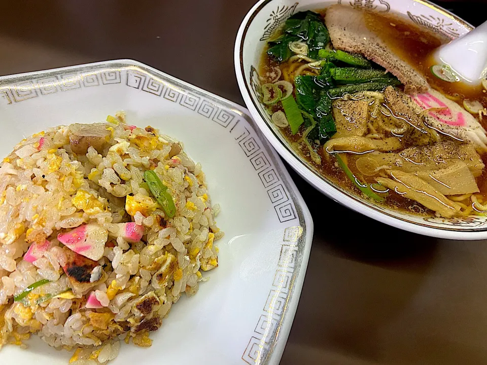 Snapdishの料理写真:#町中華　半チャンラーメン|須佐 浩幸さん