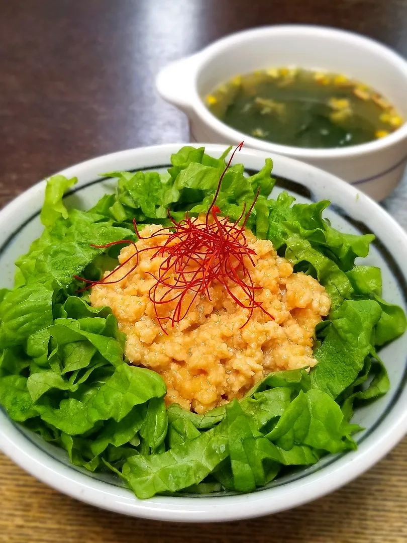 Snapdishの料理写真:パパ作👨肉味噌丼とヌルねばゆずスープ|ぱんだのままんさん