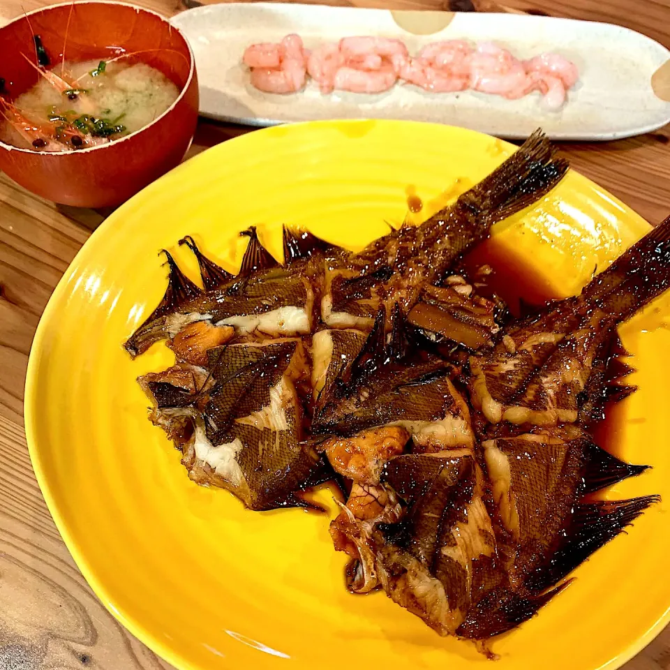 かれいの煮付け 海老のお刺身 海老頭のお味噌汁|愛さん
