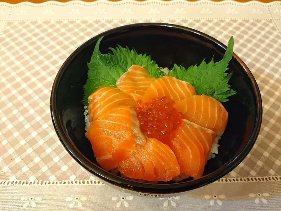 Snapdishの料理写真:イクラ　サーモンの親子丼|chikakoさん