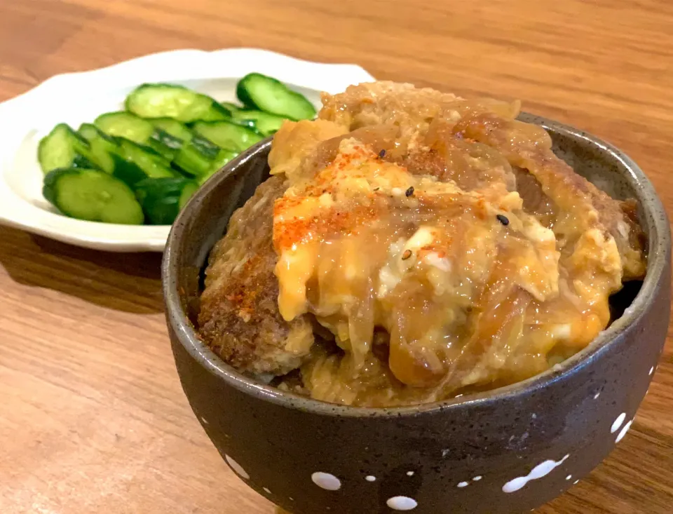 カツ丼ときゅうりのぬか漬けでひとりごはんの夜！|ふくすけ食堂さん