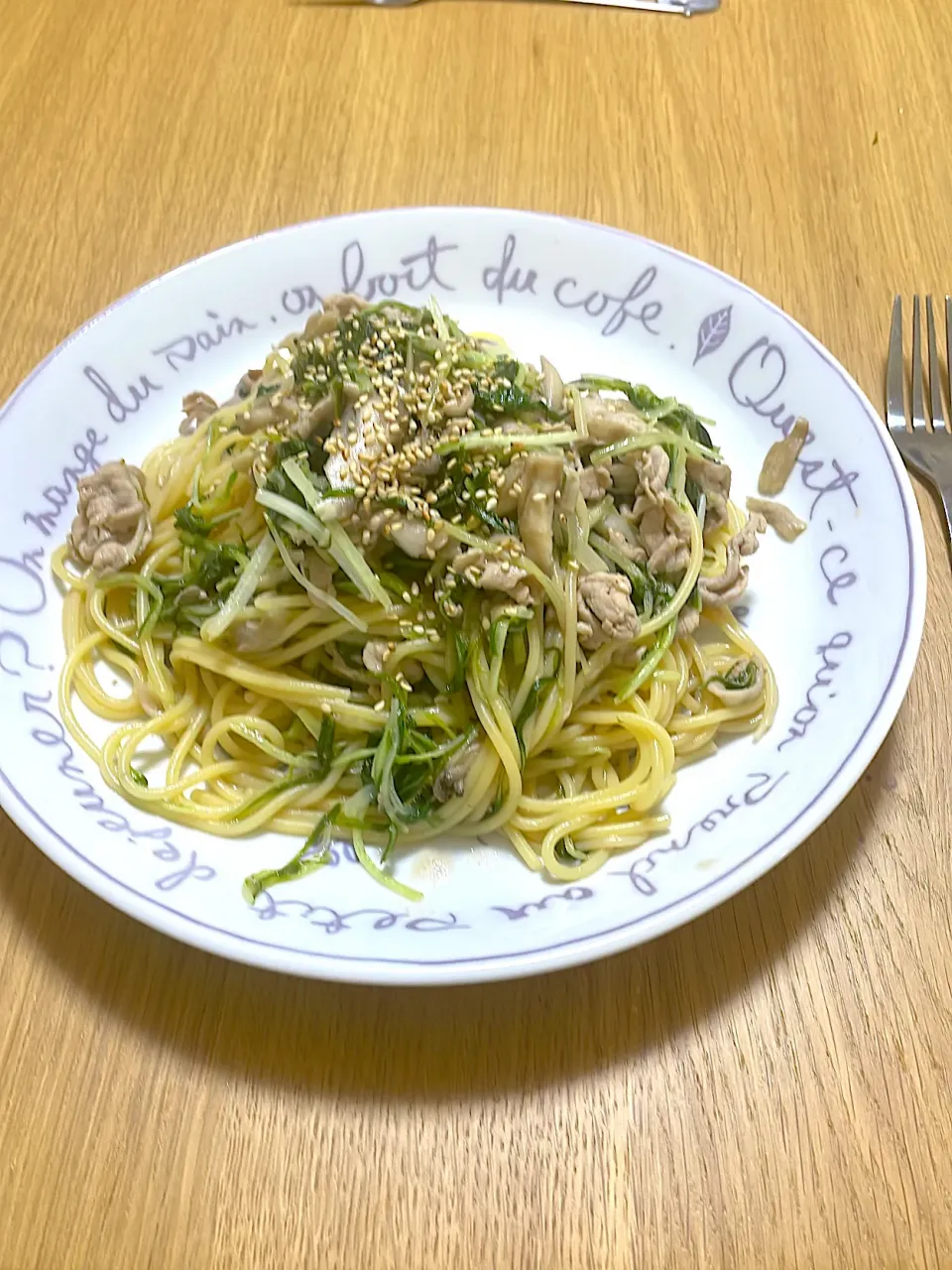 Snapdishの料理写真:水菜と舞茸と豚肉の梅風味の和風パスタ|みきゃこさん