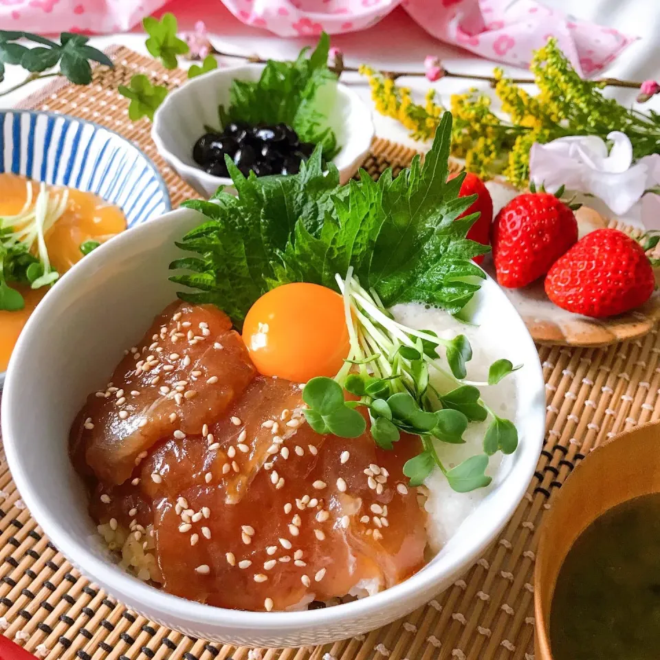 マグロの漬け丼 ゴマ風味|ハマーさん