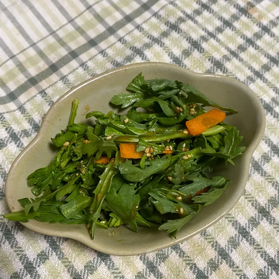 Snapdishの料理写真:春菊のサラダ|ハーブと野菜のごはん。さん