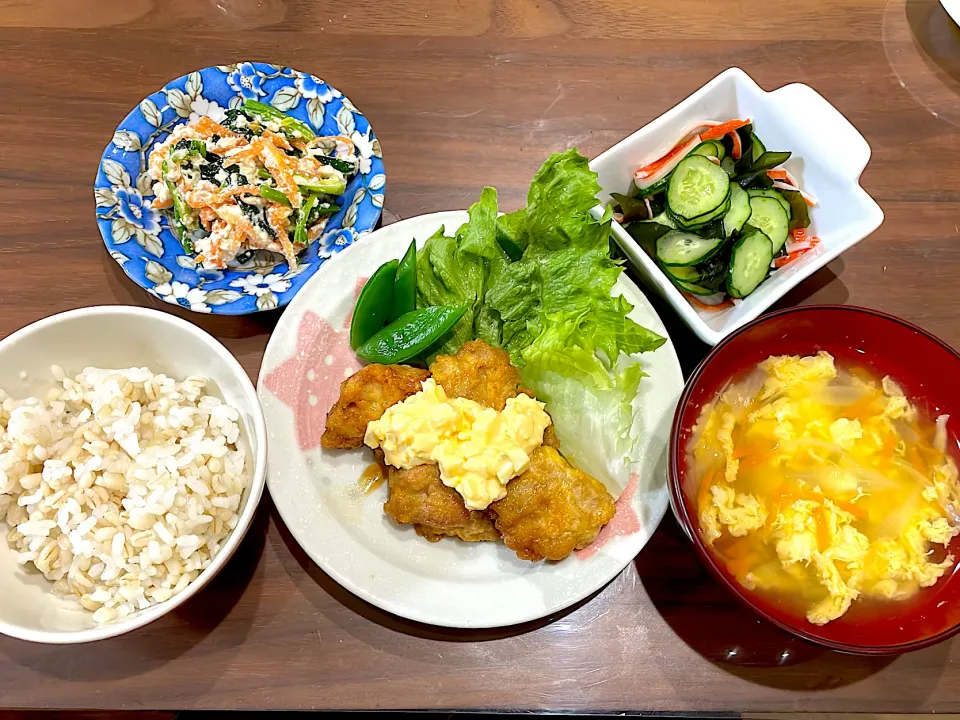 チキン南蛮　玉ねぎと人参のかきたま汁　きゅうりとカニかまの酢の物　ほうれん草と人参の白和え|おさむん17さん