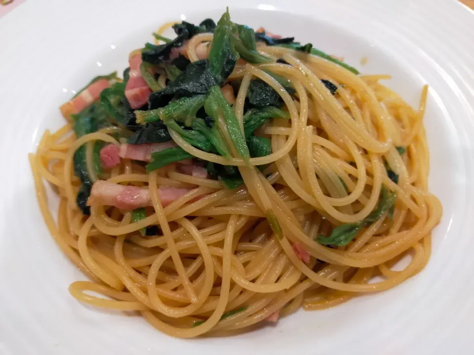 ほうれん草とベーコンのバター醤油パスタ|フージさん