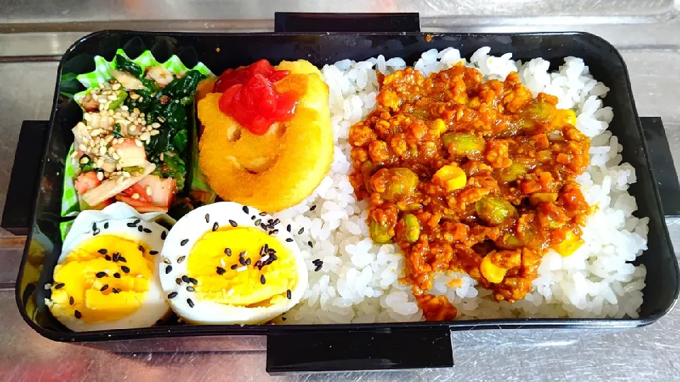 旦那弁当　2022/3/14

ドライカレー
カニカマとほうれん草のごま和え
ポテトフライ
ゆでたまご|ユキヨメ♪さん