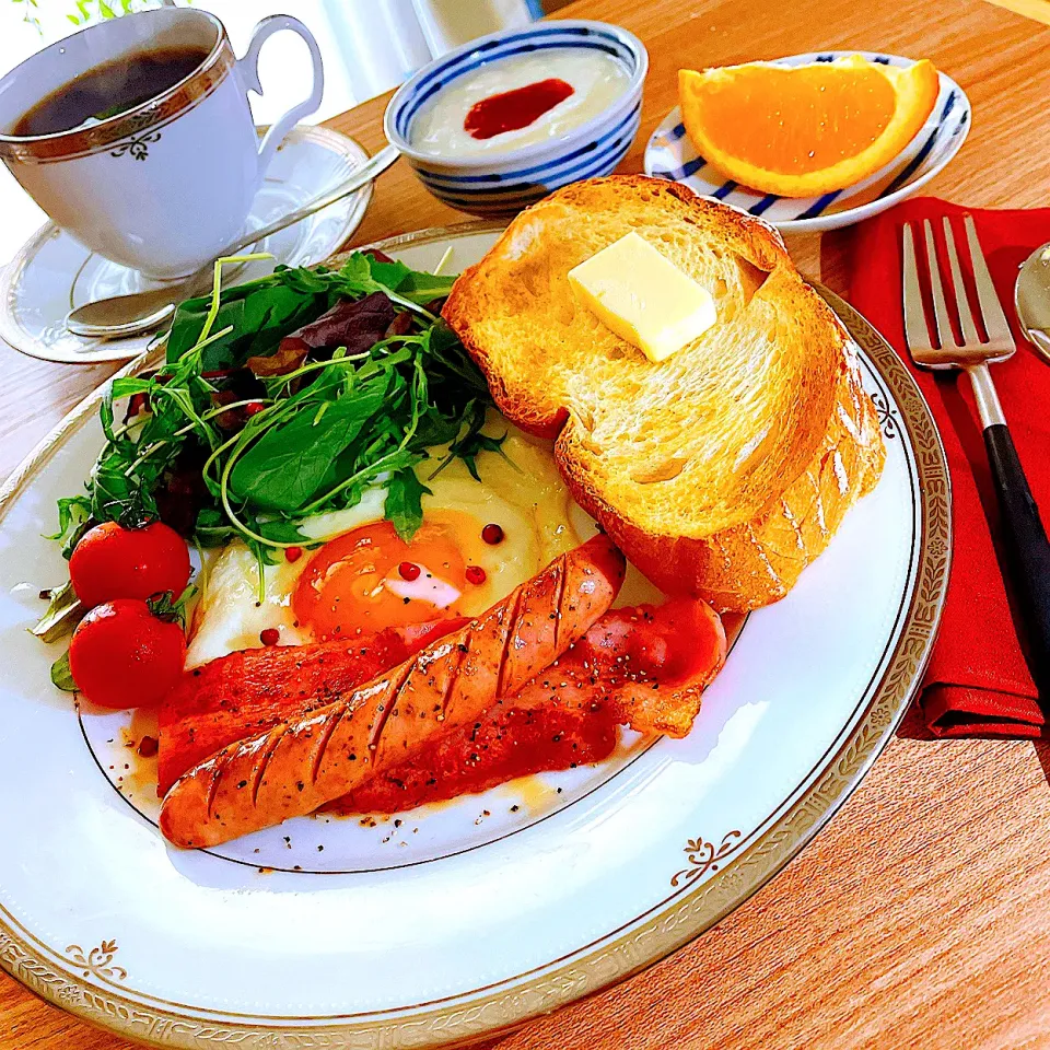 凝ったものはない普通の朝食🍞🥗🥓☕️|Sの食卓さん