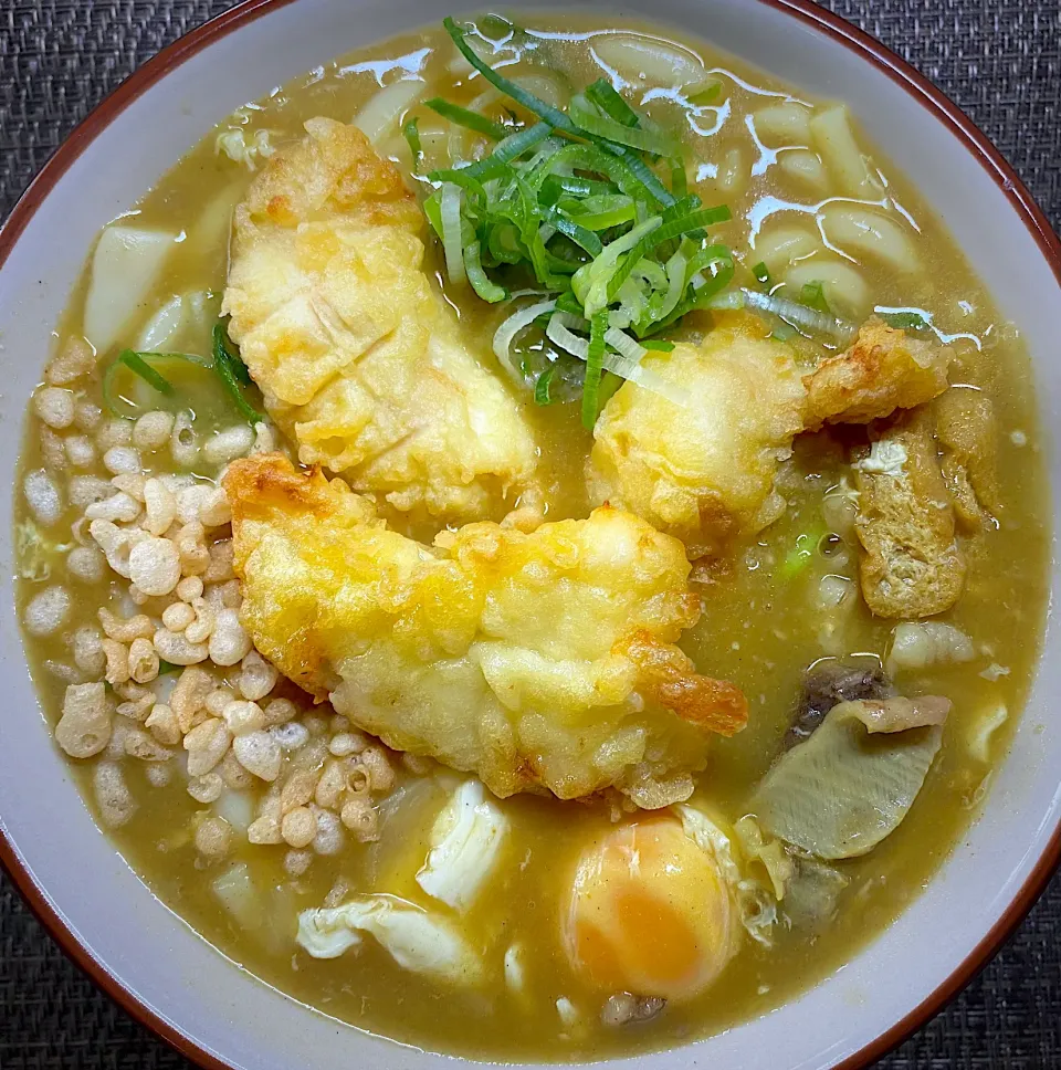 🍢おでん由来の鶏天カレーうどん|すくらんぶるえっぐさん