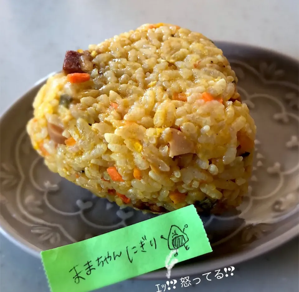 Snapdishの料理写真:ムスメちゃんが作ってくれた おにぎり·͜·♡|はるち- ̗̀ ☺︎  ̖́-さん