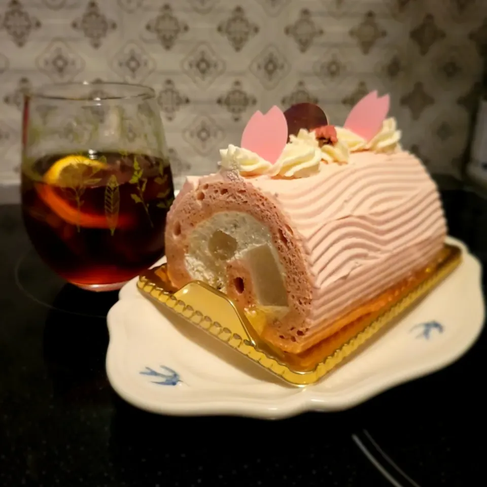 Snapdishの料理写真:桜のロールケーキ

予祝　平和|みるくここあさん