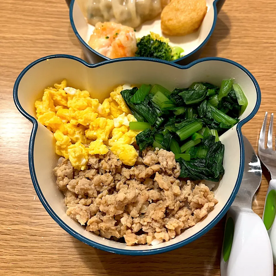 Snapdishの料理写真:三色丼　むすこごはんよる|かぼちゃんさん