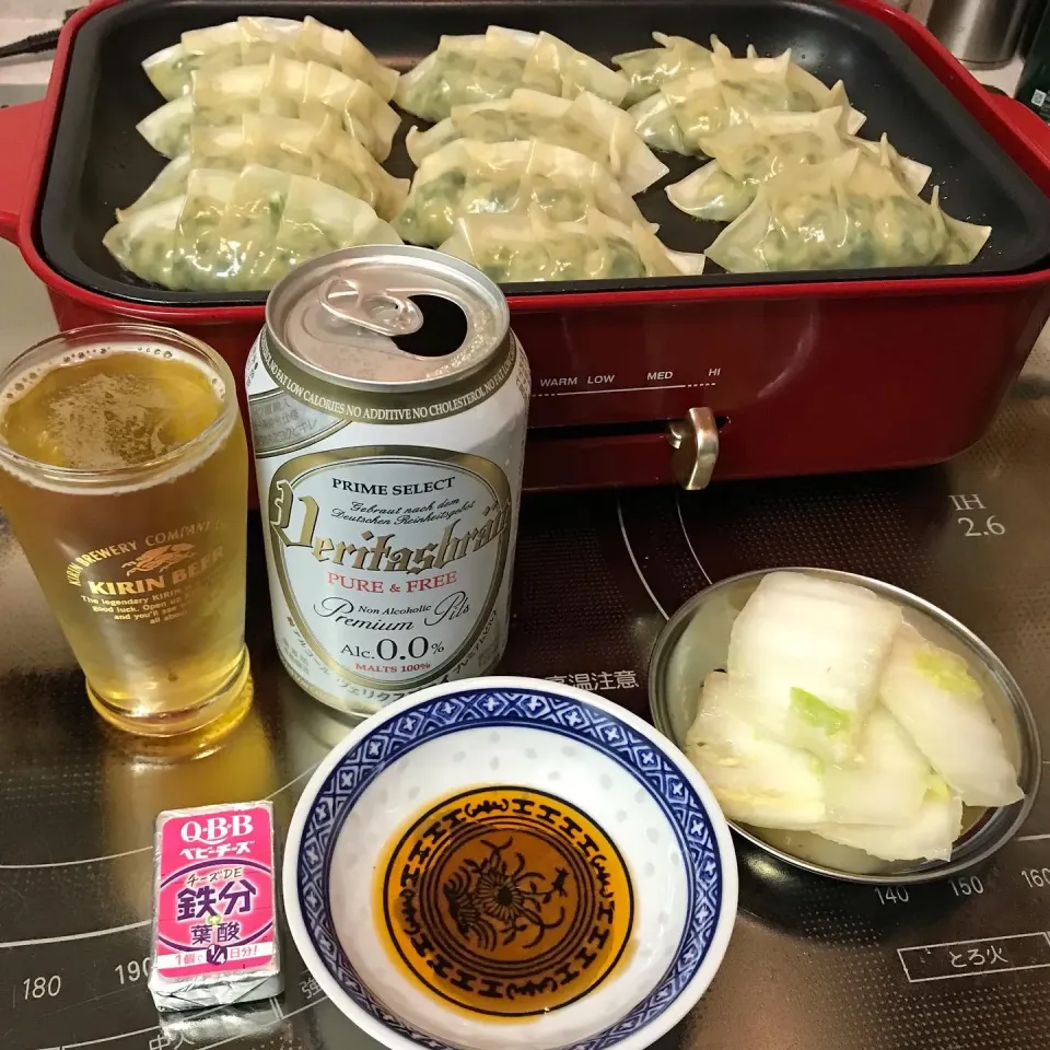 Snapdishの料理写真:餃子とノンアルコールの家飲み|sanaeさん