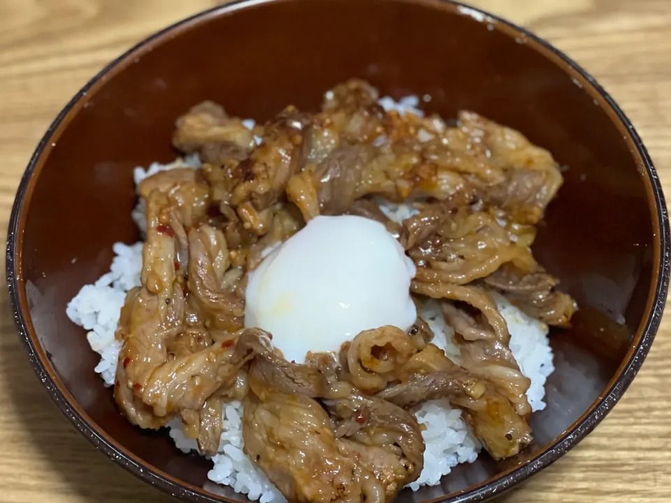 ☆温玉のせ牛バラカルビ丼|まぁたんさん