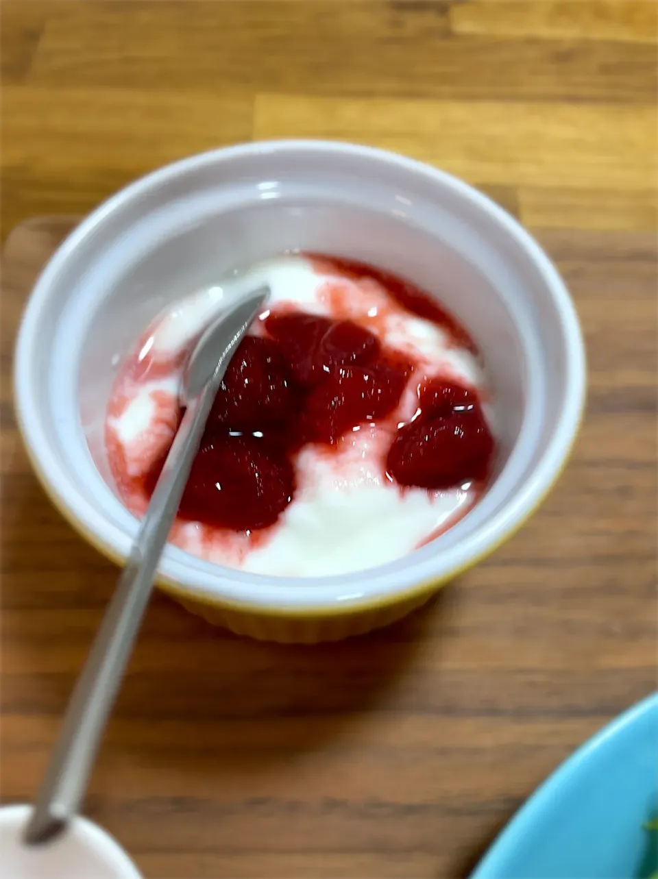 ごろっと自家製いちごジャム🍓ヨーグルト|morimi32さん