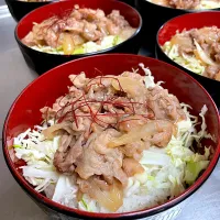 Snapdishの料理写真:ゆたか飯 豚の甘辛丼|Satomiさん