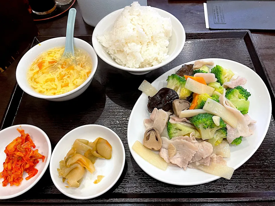 豚肉とブロッコリーの炒め定食|マハロ菊池さん