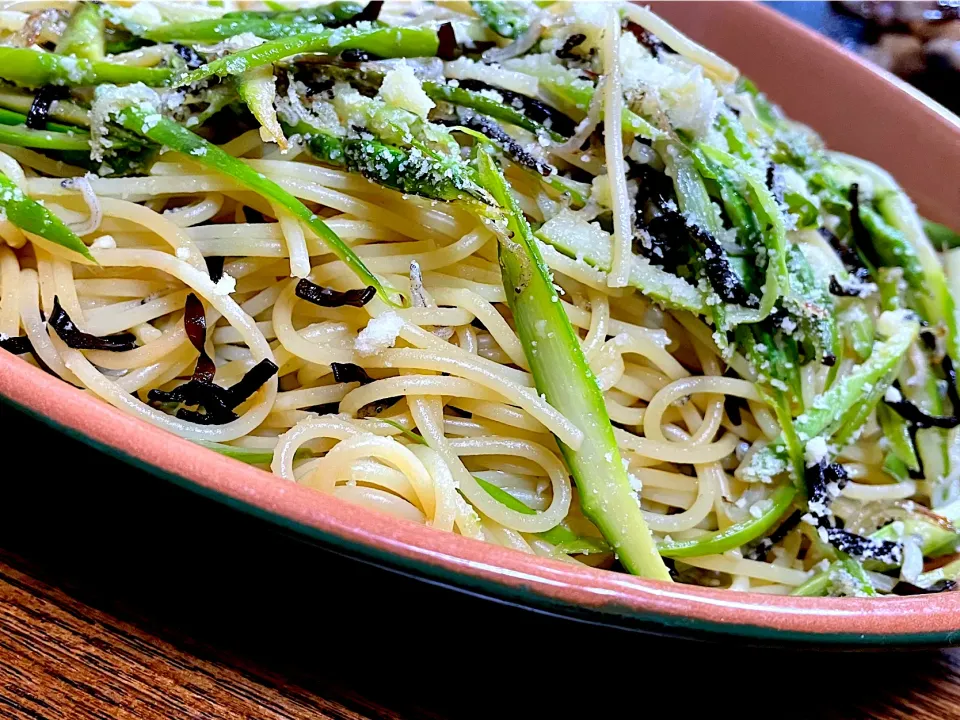 アスパラと塩昆布のパスタ🍝|かずぴょんさん