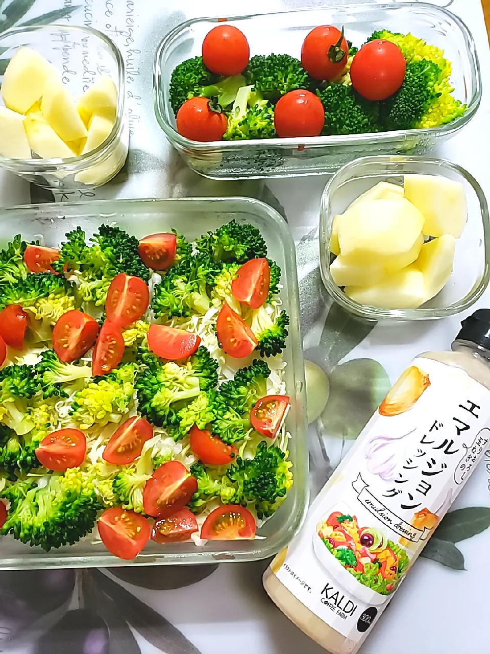 サラダ🥗とカットリンゴ🍎|aiさん