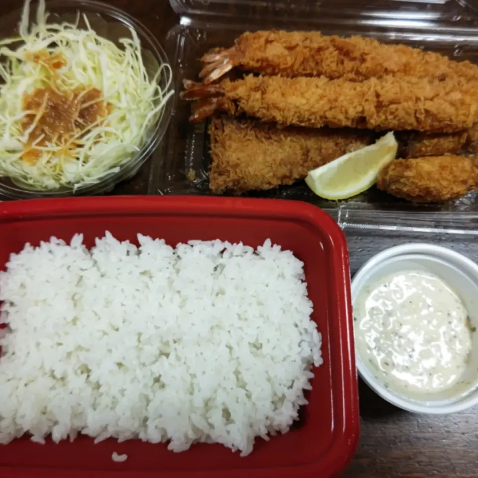 Snapdishの料理写真:ミックスフライ弁当|アクちゃんさん