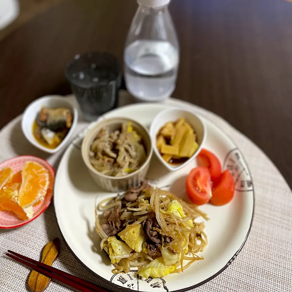 Snapdishの料理写真:3/15晩ご飯：牛肉ともやしの塩レモン麹炒め|ななみんさん