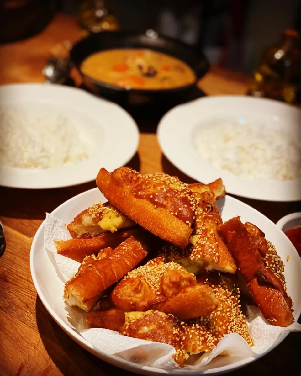 Dinner ! Dinner ! 
Never throw Reuse 
Miso Based Hot Thai Red Paste Curry with Coconut Milk steamed Basmati Rice 
Homemade Fresh Prawn Sesame Toast with Chili S|Emanuel Hayashiさん