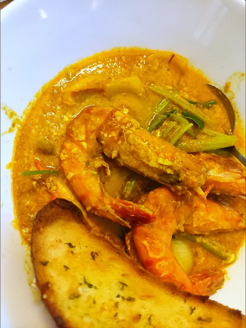 Snapdishの料理写真:thaistyle curry shrimp|Nicole Wongさん